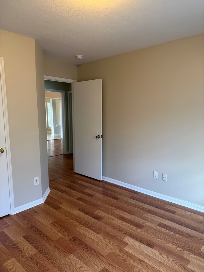 Building Photo - 15318 Inks Lake Dr