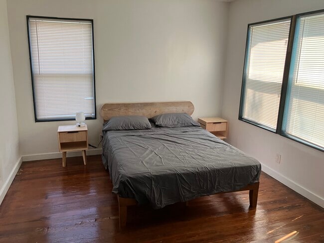 Building Photo - 1303 E 3rd St