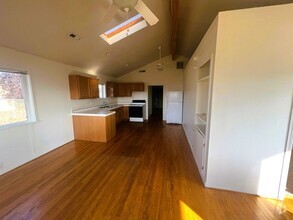 Building Photo - ~Cozy Two Bedroom One Bath House~