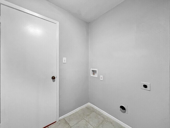 Building Photo - Updated 3-Bed Woodlake Home with Study & Covered Patio