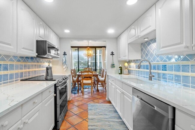 Building Photo - 899 Jeffery St