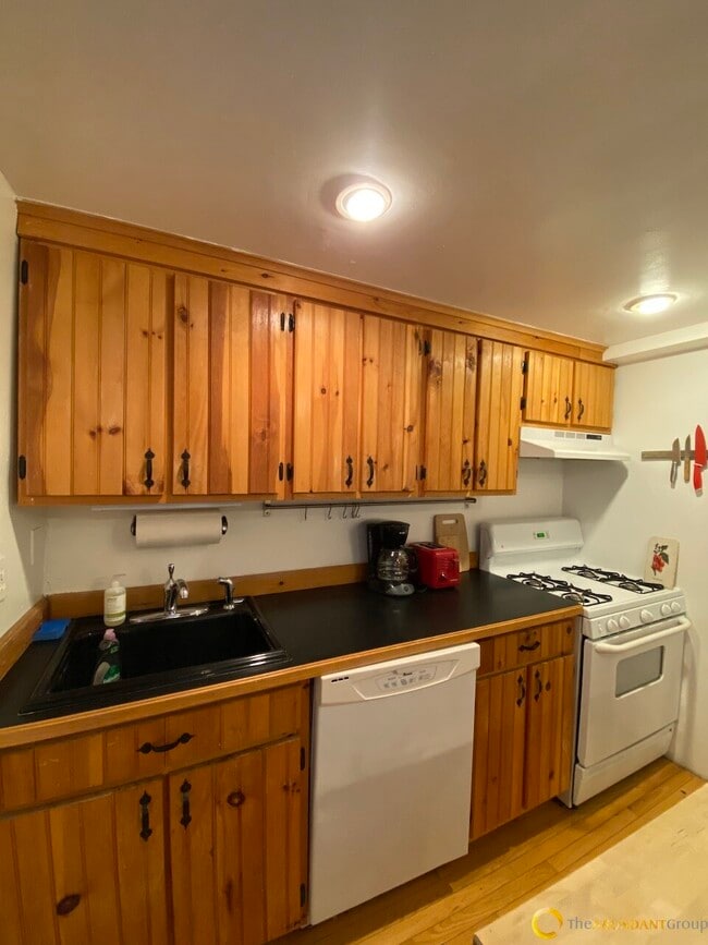 Building Photo - 11 William St