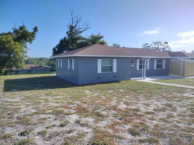 Building Photo - 3 bed 2 bath