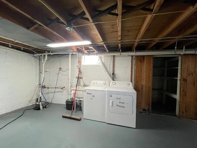 Building Photo - 1067 Long Pond Rd