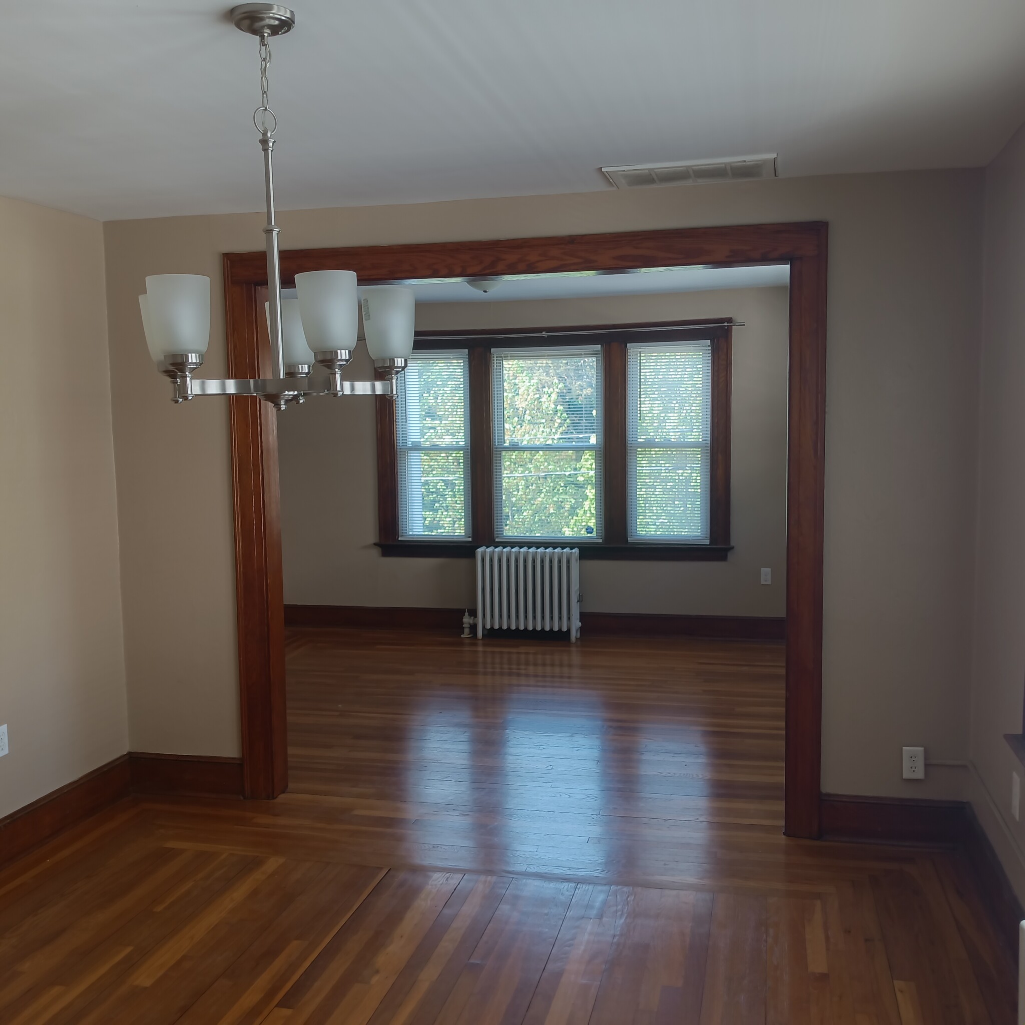 Dining room & Livingroom - 261 View St