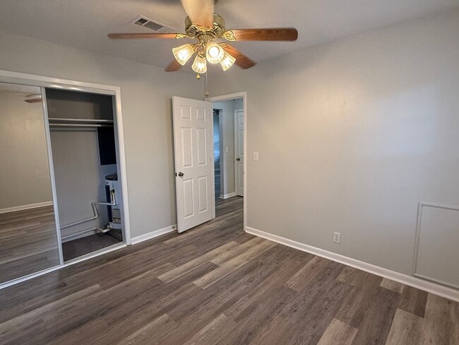 Building Photo - 2BR Duplex with Washer/Dryer + Fresh Updates + Lawn care included