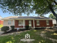 Building Photo - Move-In Ready 4 Bedroom Rental in 38134 Ã¢?? Hardwood Floors & Open Kitchen