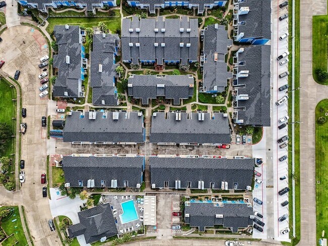 Building Photo - 3506 Cove View Blvd