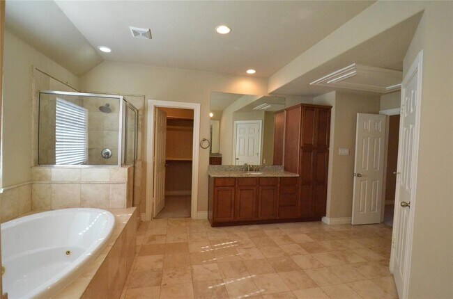 Building Photo - 9006 Harbor Hills Dr