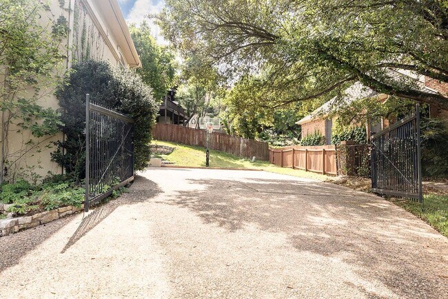 Building Photo - 2906 Mill Reef Cove
