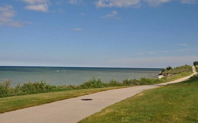 Building Photo - 4130 S Lake Dr