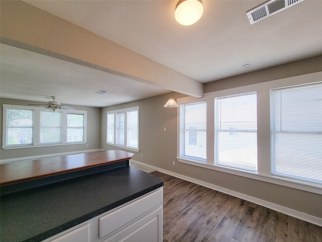 Building Photo - 4634 Norhill Blvd