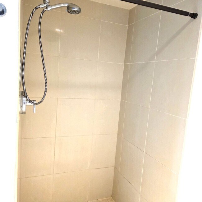 Building Photo - Capital Place One Bedroom Condo