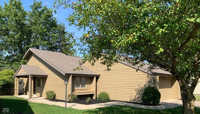 Primary Photo - 4462 Carya Square