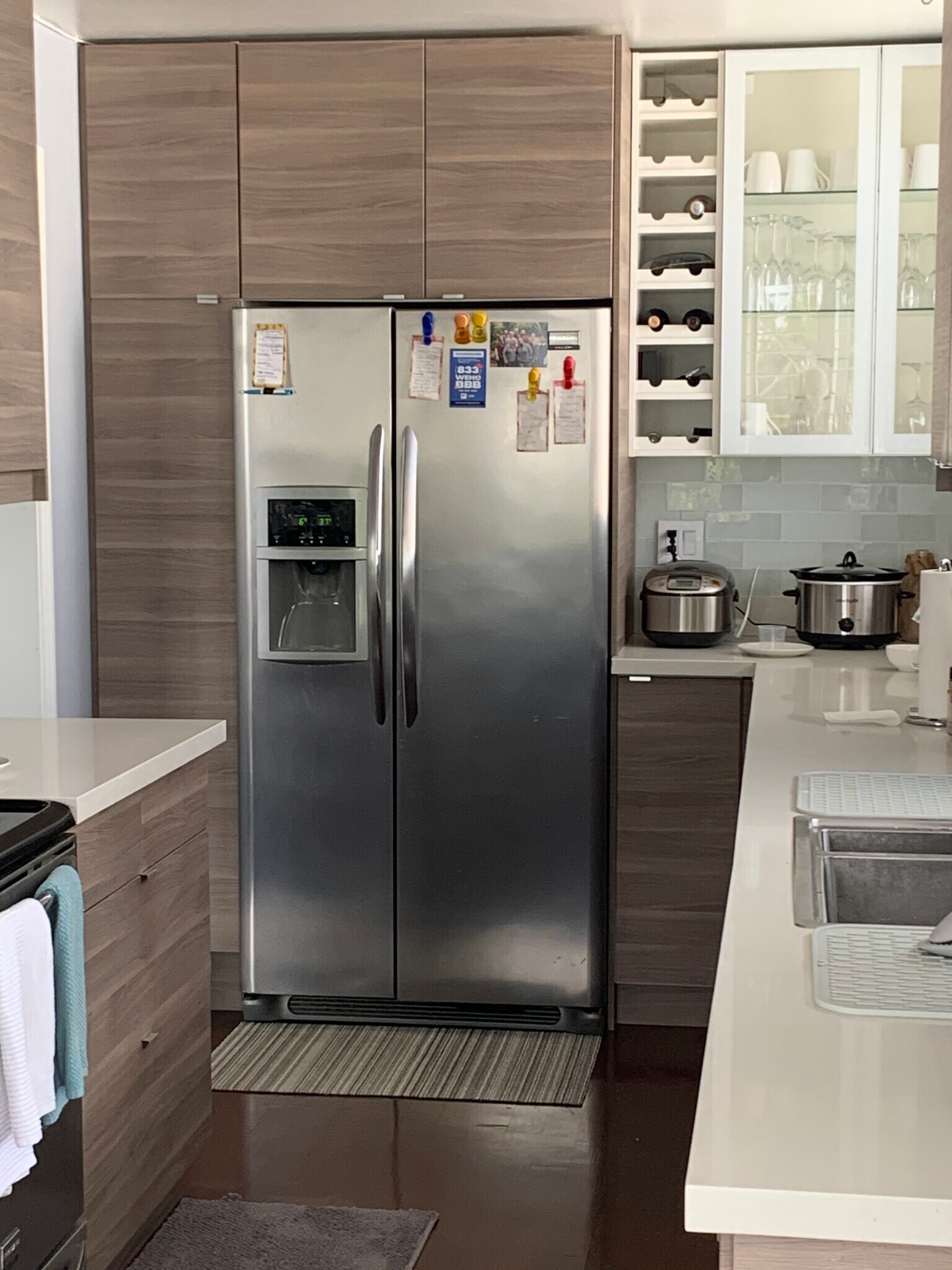 Kitchen with refrigerator with ice and water dispenser - 8530 Holloway Dr
