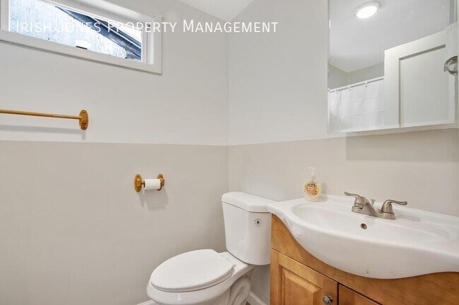 Building Photo - 94 Edson-Apt. 5 - rear cottage