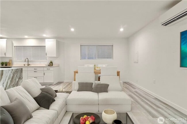 Building Photo - Lower Kennydale 3 bed/2 bath Rambler!