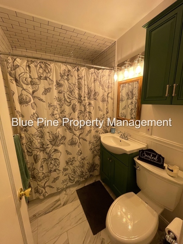 Building Photo - 455 Linden Dr