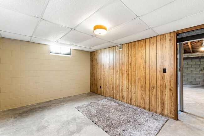 Building Photo - Remodeled 3-bedroom, 1-bath ranch with Attached Garage & Full Basement