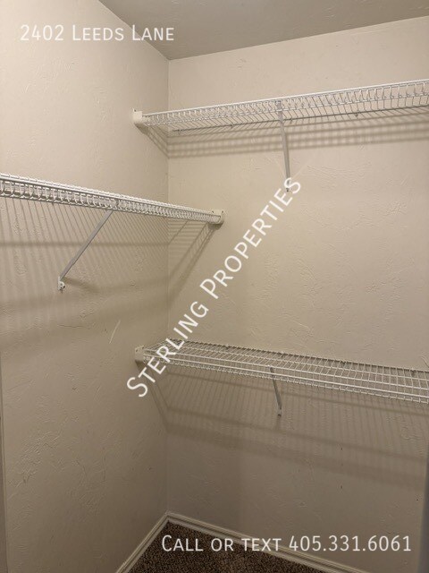 Building Photo - 2402 Leeds Ln
