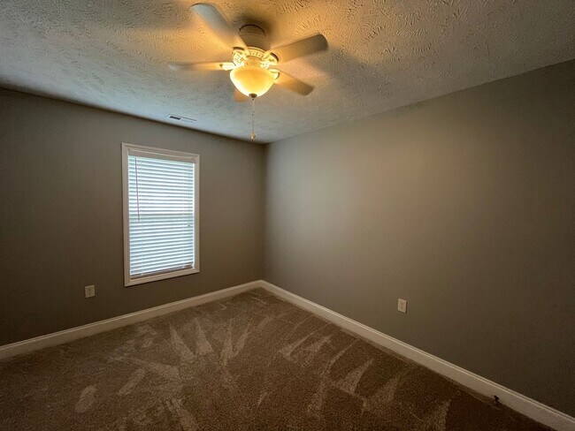 Building Photo - Charming 3 Bed, 2 Bath Plus Bonus Room in ...