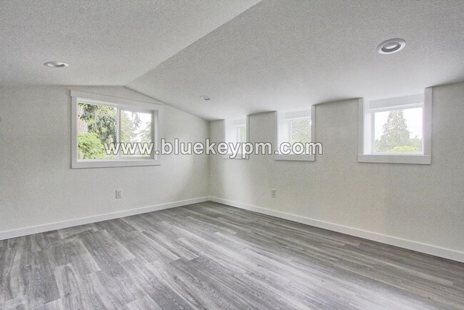 Building Photo - 1 Bed, 1 Bath  ADU with Loft in The Height...