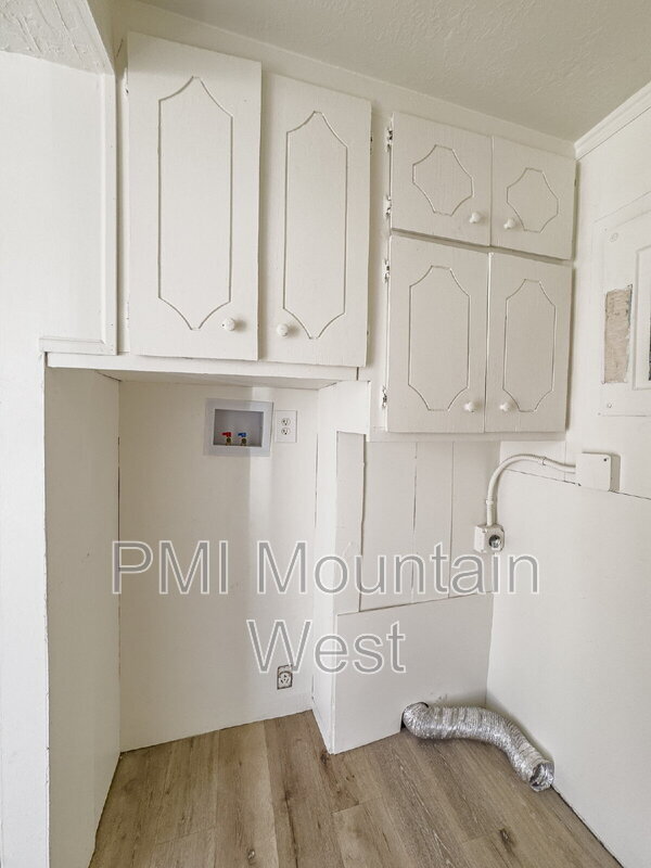 Building Photo - 450 W 200 N