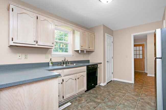 Building Photo - 415 Nevis Dr