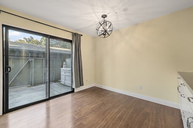 Building Photo - Remodeled 3-Bedroomn 2.5-Bathroom Townhome