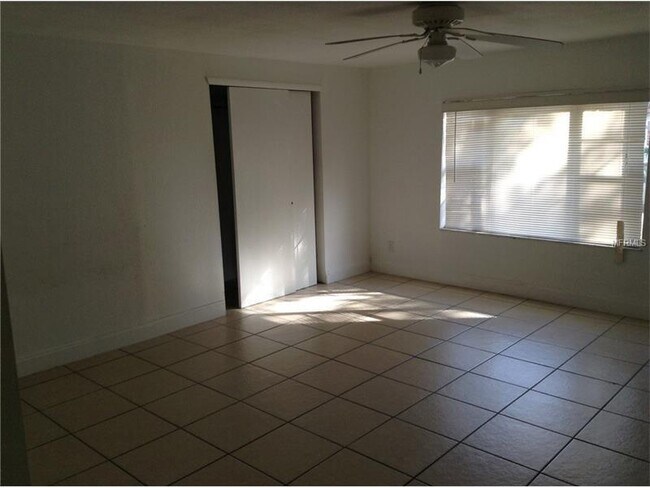 Building Photo - Old West Tampa 4 bedroom Ranch