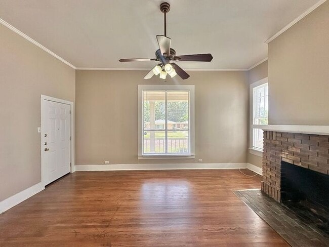 Building Photo - Charming 1-Bedroom Duplex in the Heart of ...