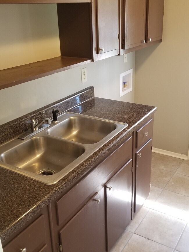 Building Photo - 1287-89 Halcomb ln Memphis, TN. 38127