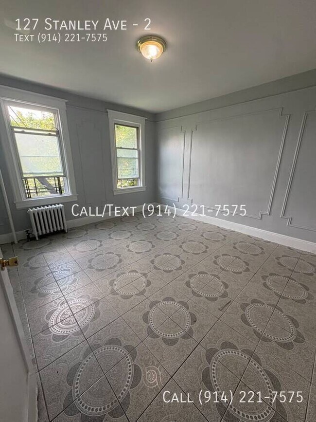 Building Photo - 127 Stanley Ave