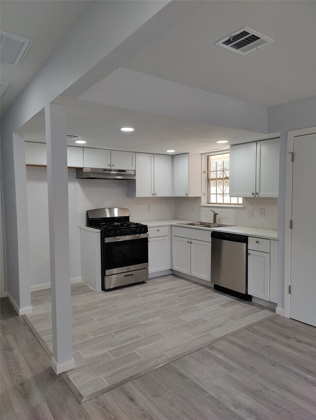 Building Photo - 11731 Fall Meadow Ln