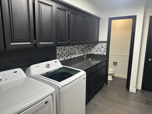 Building Photo - 4 Lois Ln