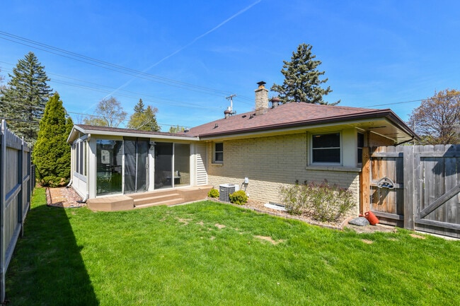 Building Photo - 7023 W Morgan Ave
