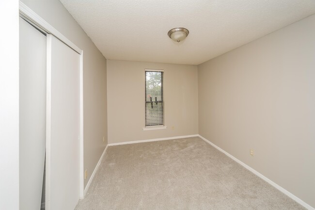 Building Photo - 5722 Ballenmoor Dr