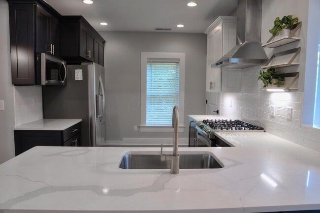 Building Photo - 76 W Starr Ave