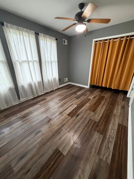 2nd Bath - 87 Village Dr