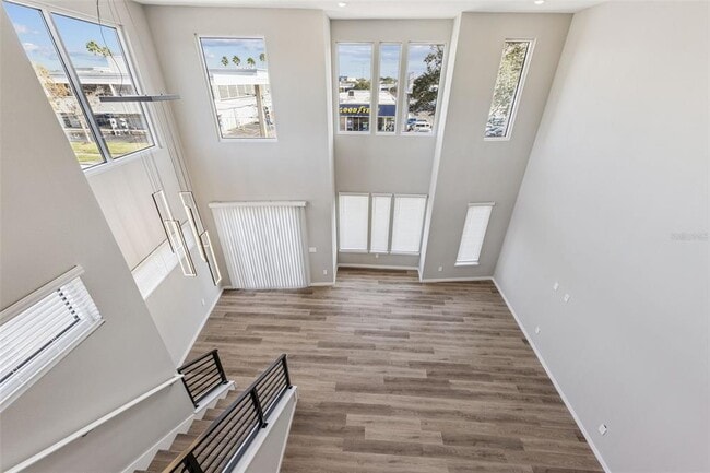 Building Photo - 544 N Bumby Ave