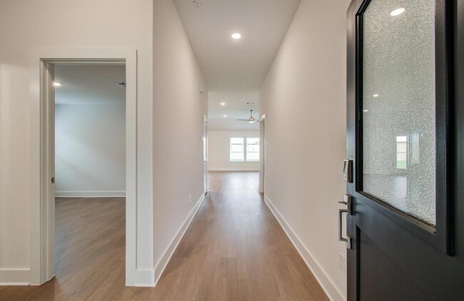 Building Photo - 8627 Pier Cove Dr