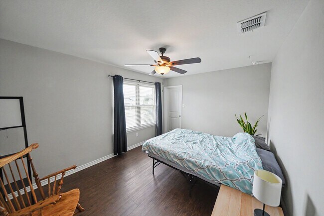 Building Photo - Spacious Home with Office, Game Room & Solar Panels Near Randolph AFB - Realtor Commission: $500