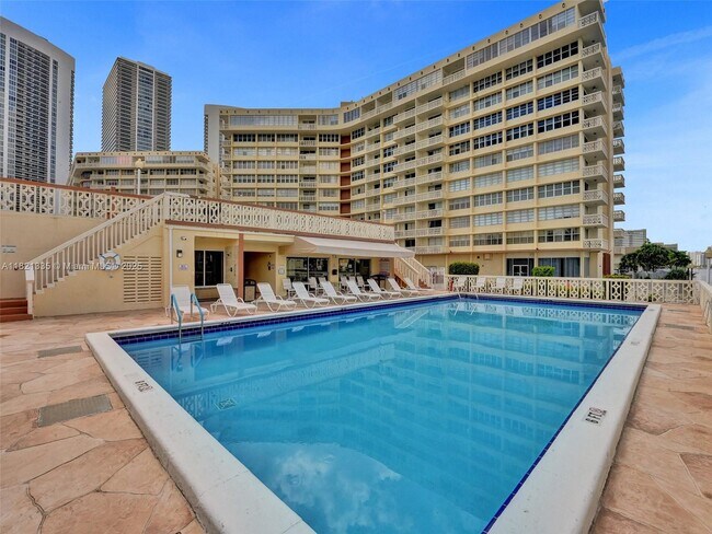 Building Photo - 1825 S Ocean Dr