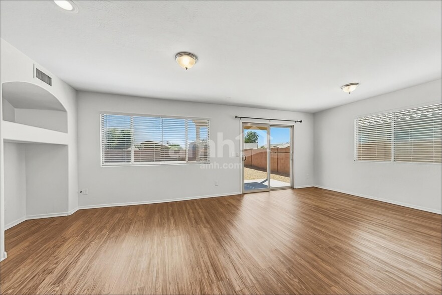 Building Photo - 11353 W Buchanan St