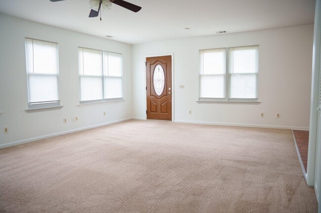 Building Photo - 829 Shore Dr