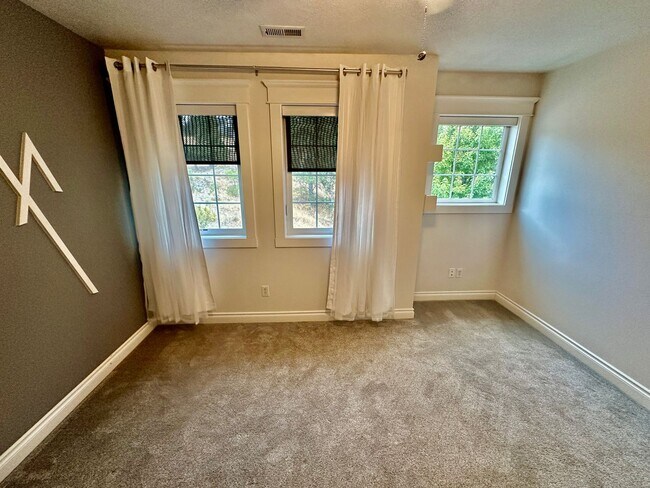 Building Photo - 4409 W Country Hls Ln