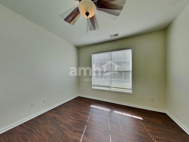 Building Photo - 4544 Fairport Ct