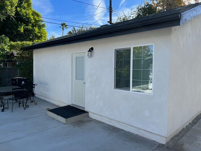 Building Photo - 6960 Forbes Ave