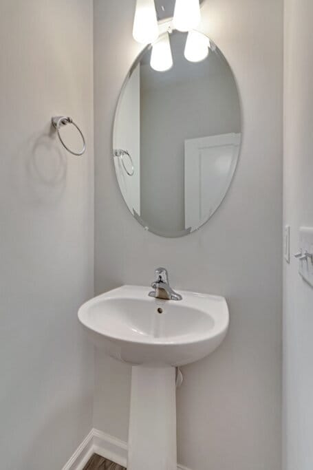 Building Photo - Conveniently located 3 bedroom, 2.5 bathroom townhome in The Commons subdivision