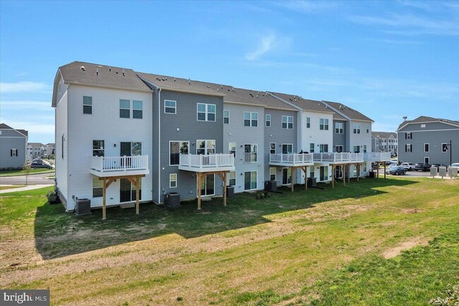 Building Photo - 40 Hamilton Ct